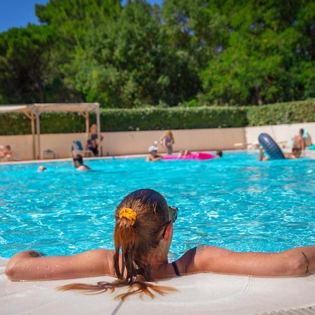 Camping La Sousta**** Remoulins Eksteriør bilde