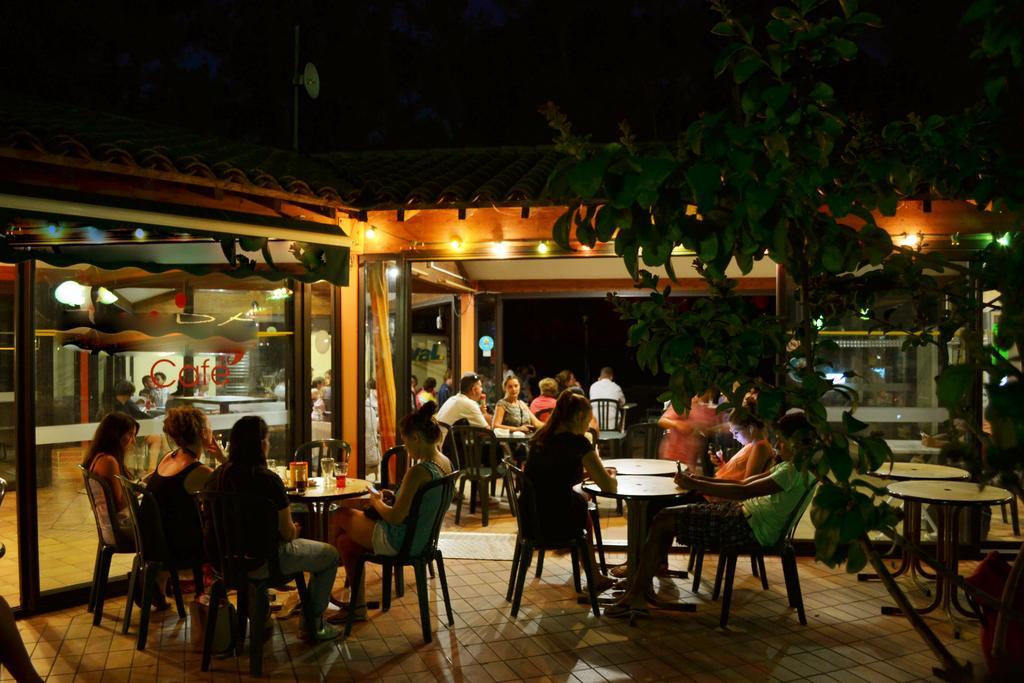 Camping La Sousta**** Remoulins Eksteriør bilde