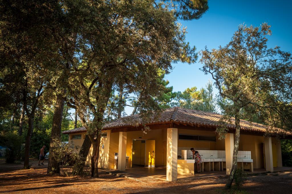 Camping La Sousta**** Remoulins Eksteriør bilde