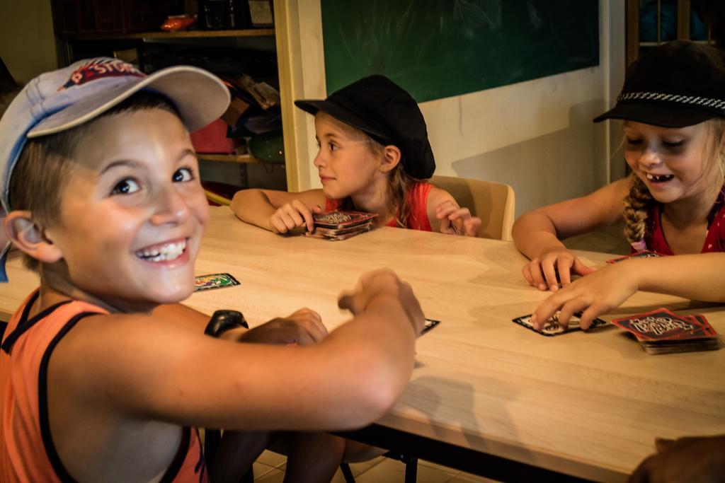 Camping La Sousta**** Remoulins Eksteriør bilde