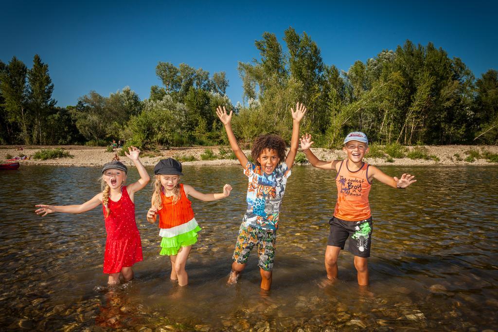 Camping La Sousta**** Remoulins Eksteriør bilde
