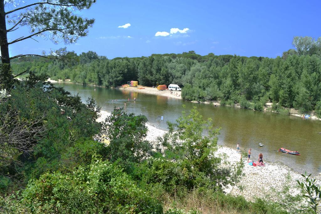 Camping La Sousta**** Remoulins Eksteriør bilde