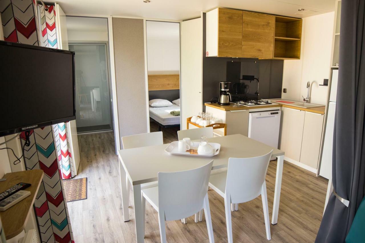 Camping La Sousta**** Remoulins Eksteriør bilde